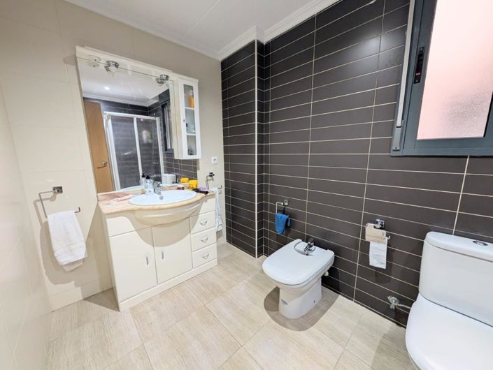 Image No.10-2 Bed Flat for sale