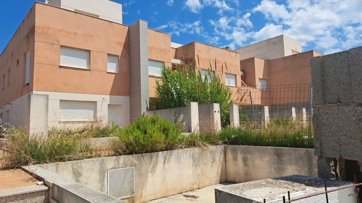 Image No.3-3 Bed Property for sale