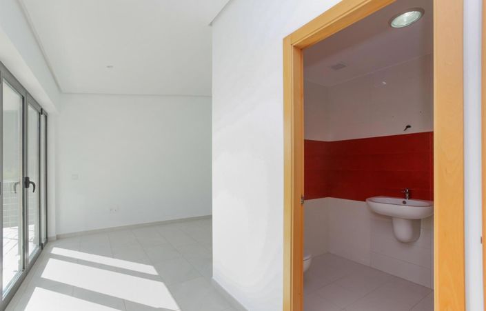 Image No.16-6 Bed Townhouse for sale