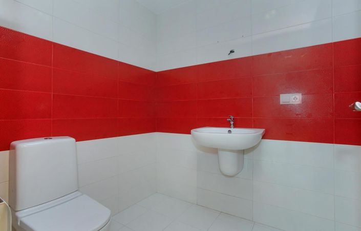 Image No.18-6 Bed Townhouse for sale