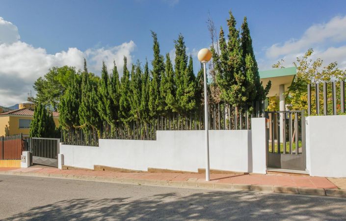 Image No.22-6 Bed Townhouse for sale