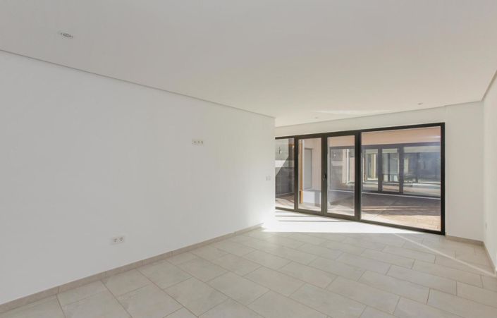 Image No.23-6 Bed Townhouse for sale