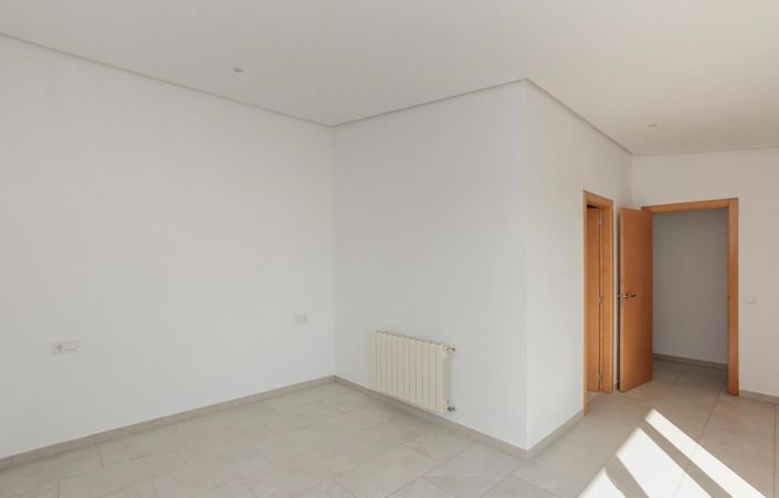 Image No.24-6 Bed Townhouse for sale