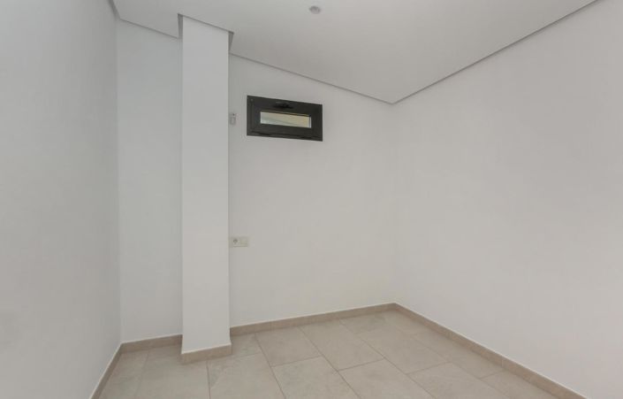 Image No.29-6 Bed Townhouse for sale