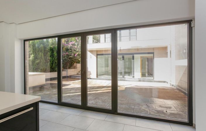 Image No.40-6 Bed Townhouse for sale