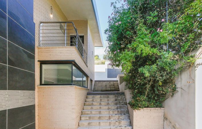 Image No.7-6 Bed Townhouse for sale