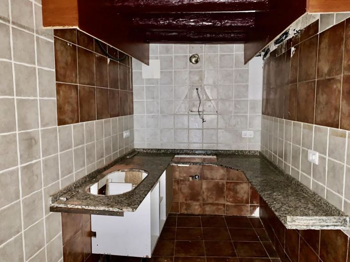 Image No.13-4 Bed Flat for sale