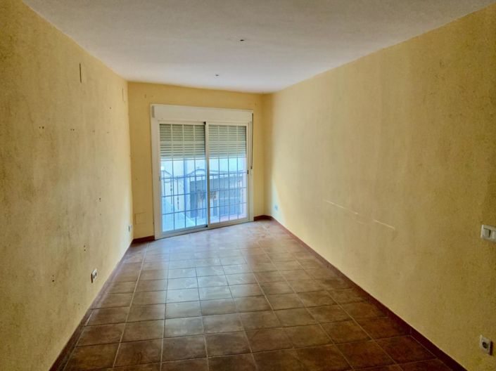 Image No.3-4 Bed Flat for sale