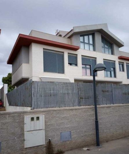 Image No.2-4 Bed Townhouse for sale