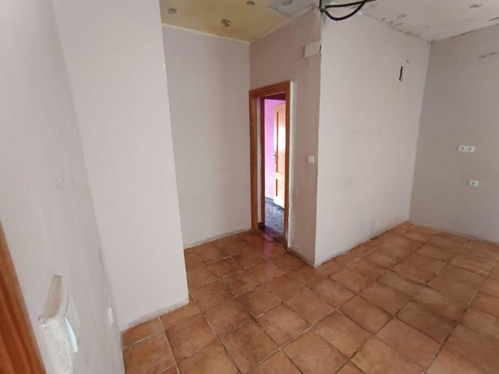 Image No.15-3 Bed Flat for sale