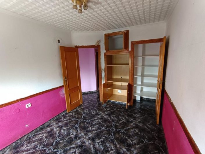Image No.9-3 Bed Flat for sale