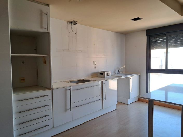 Image No.7-2 Bed Flat for sale