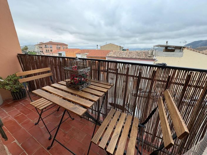 Image No.15-4 Bed Flat for sale