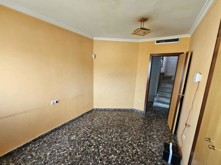 Image No.10-3 Bed Flat for sale