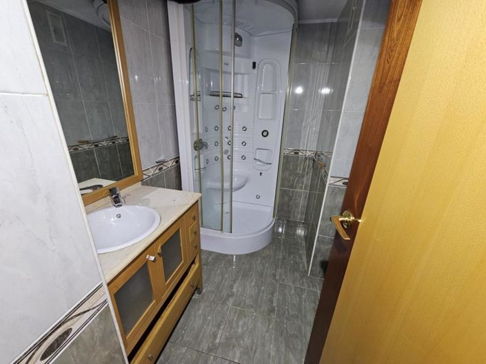 Image No.13-3 Bed Flat for sale