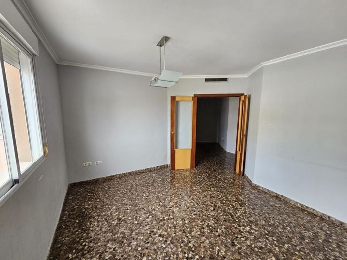 Image No.16-3 Bed Flat for sale