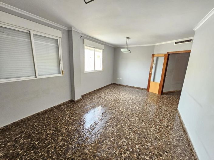 Image No.18-3 Bed Flat for sale