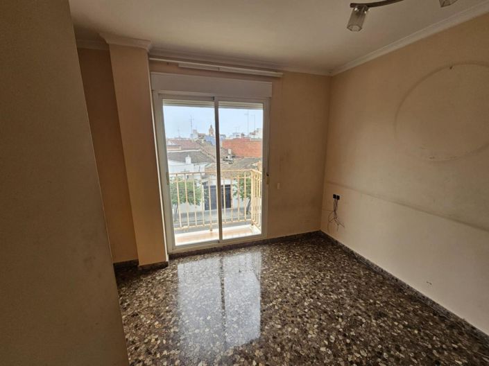 Image No.19-3 Bed Flat for sale