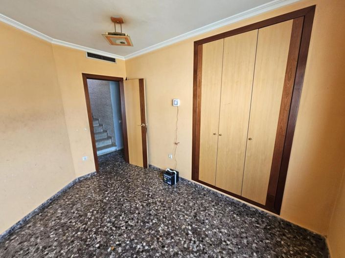 Image No.3-3 Bed Flat for sale