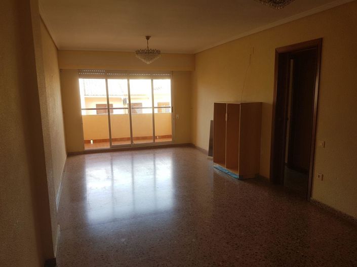 Image No.10-4 Bed Flat for sale