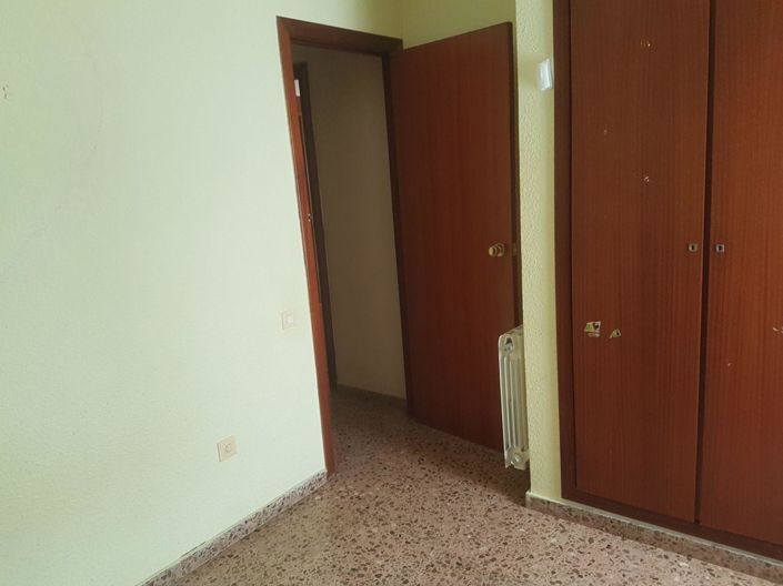 Image No.4-4 Bed Flat for sale