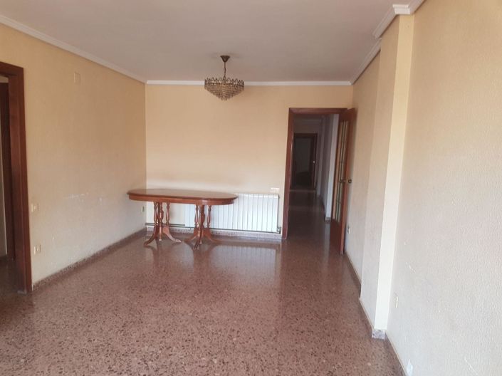 Image No.7-4 Bed Flat for sale