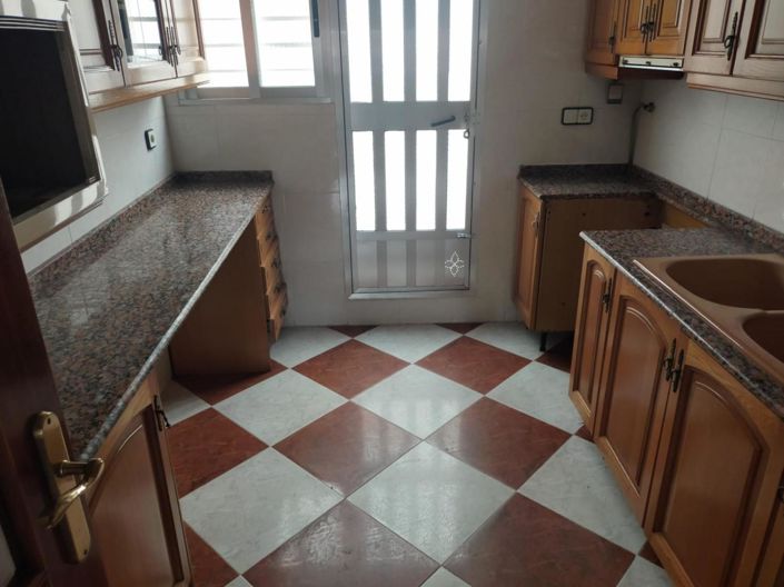 Image No.9-3 Bed Flat for sale