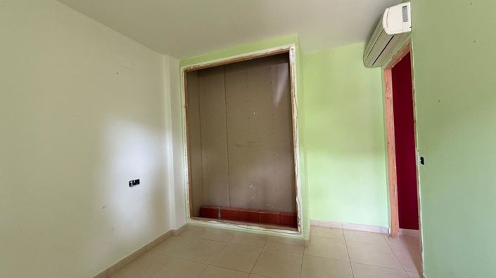 Image No.10-4 Bed Townhouse for sale