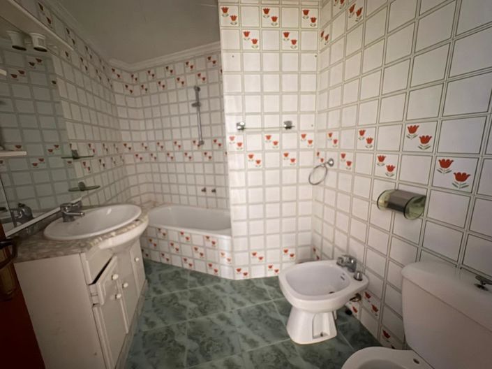 Image No.13-7 Bed Flat for sale