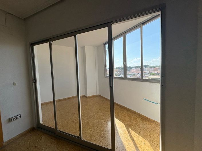 Image No.14-7 Bed Flat for sale
