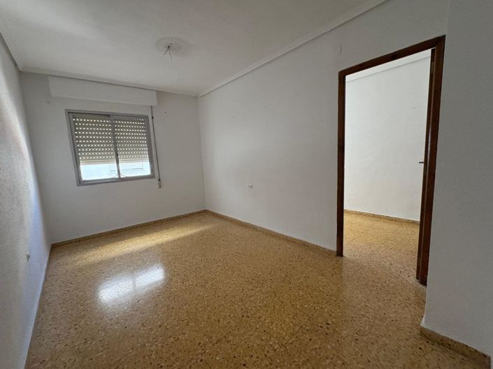 Image No.16-7 Bed Flat for sale