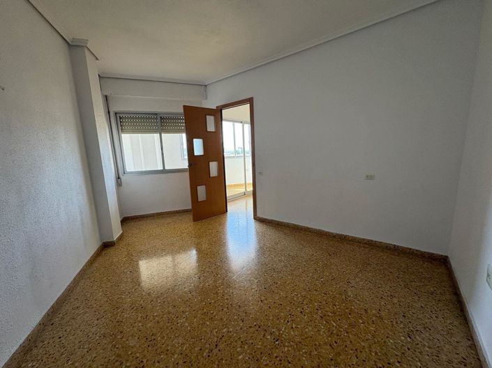 Image No.17-7 Bed Flat for sale