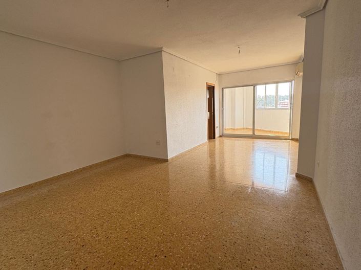Image No.4-7 Bed Flat for sale