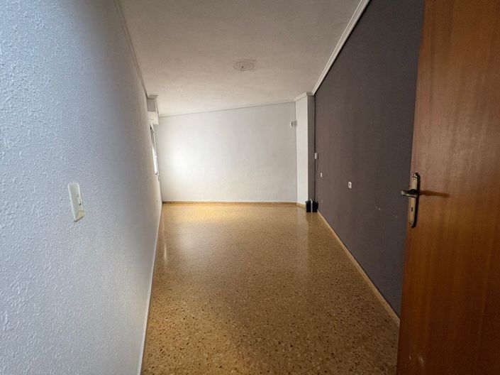 Image No.7-7 Bed Flat for sale