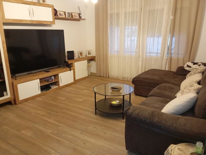 Image No.14-4 Bed Townhouse for sale