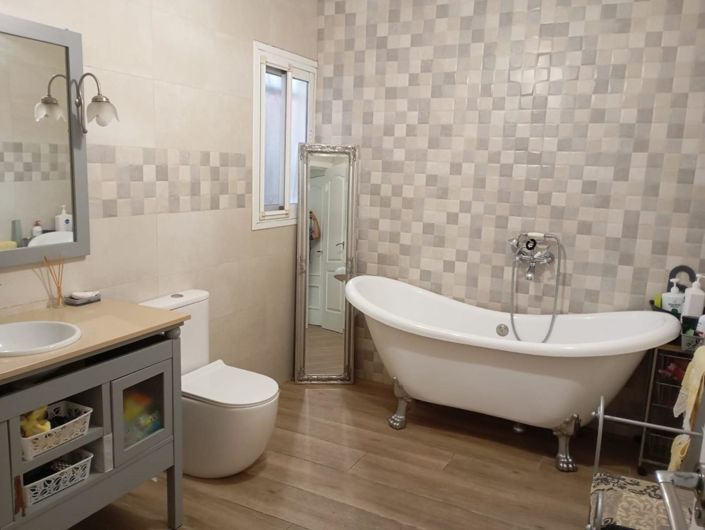 Image No.16-4 Bed Townhouse for sale