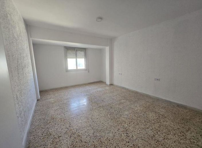 Image No.10-3 Bed Flat for sale