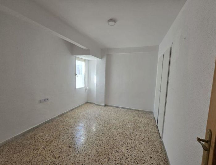 Image No.11-3 Bed Flat for sale