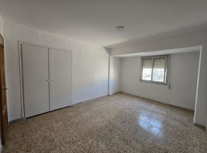 Image No.9-3 Bed Flat for sale