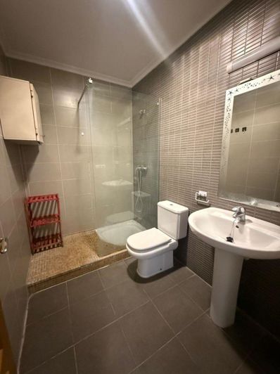 Image No.11-3 Bed Flat for sale