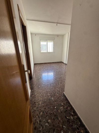 Image No.12-3 Bed Flat for sale