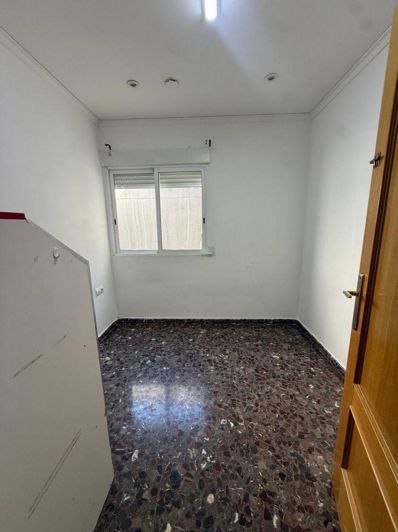 Image No.15-3 Bed Flat for sale