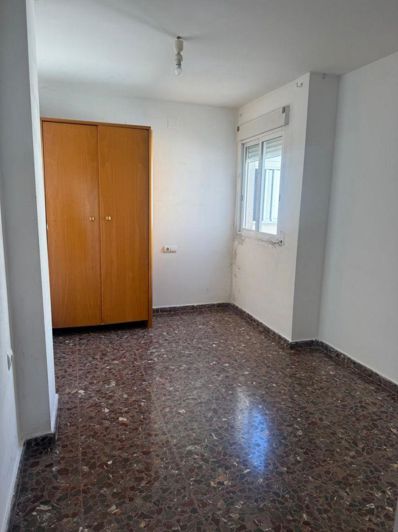 Image No.17-3 Bed Flat for sale