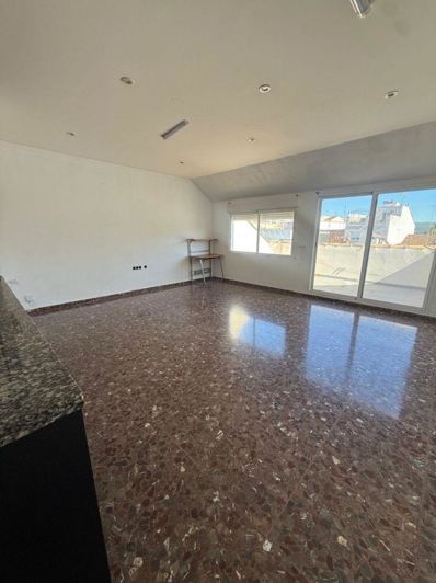 Image No.8-3 Bed Flat for sale