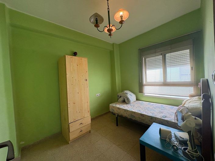 Image No.12-4 Bed Flat for sale
