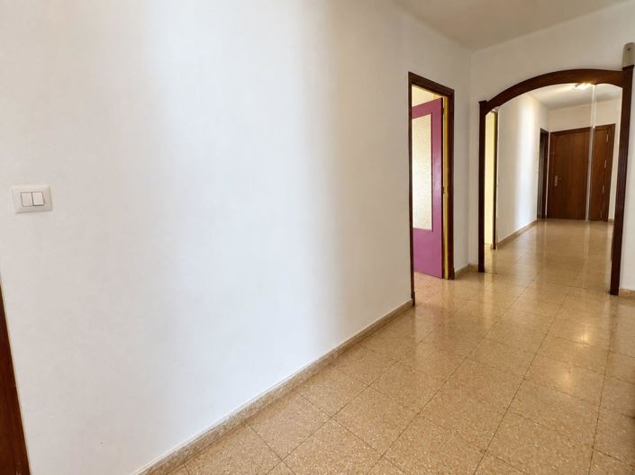 Image No.2-4 Bed Flat for sale
