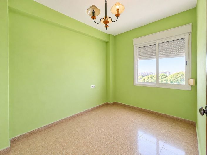 Image No.5-4 Bed Flat for sale