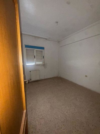 Image No.11-4 Bed Flat for sale