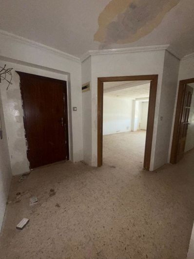 Image No.3-4 Bed Flat for sale