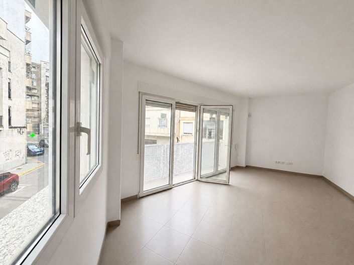 Image No.3-3 Bed Flat for sale